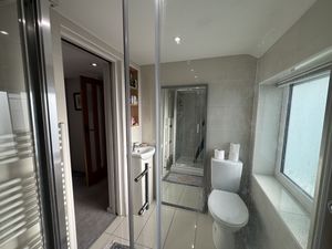 En Suite- click for photo gallery
